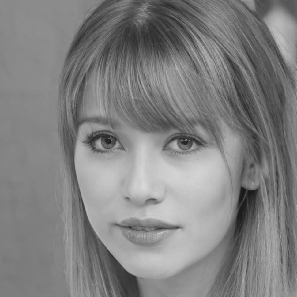 Portraitfoto von Sarah Mueller